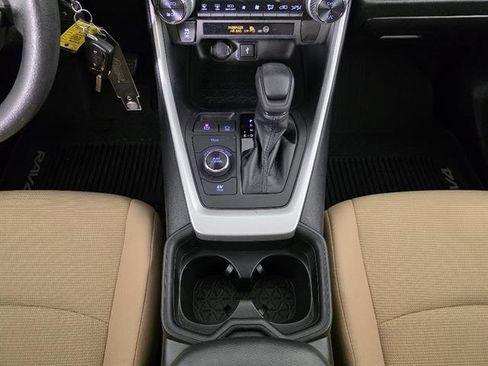 Used 2020 Toyota RAV4 LE AWD/4WD image 36