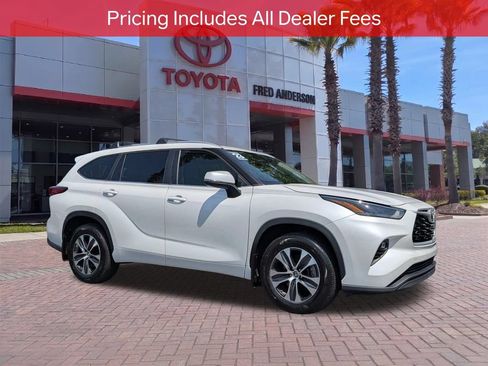 Used 2023 Toyota Highlander XLE AWD/4WD image 1