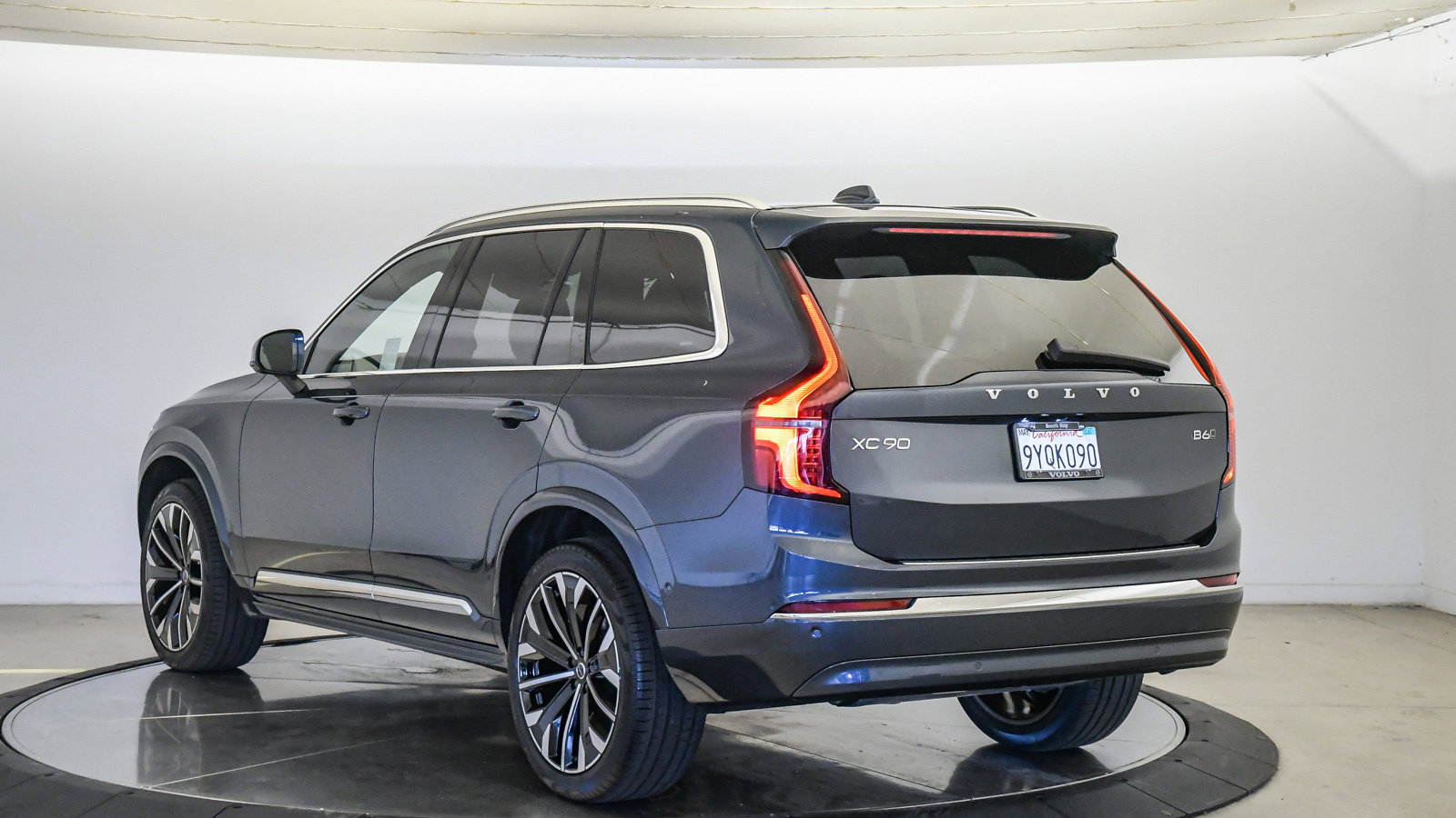 Certified 2026 Volvo XC90 B6 Plus w/ Protection Package AWD/4WD image 2