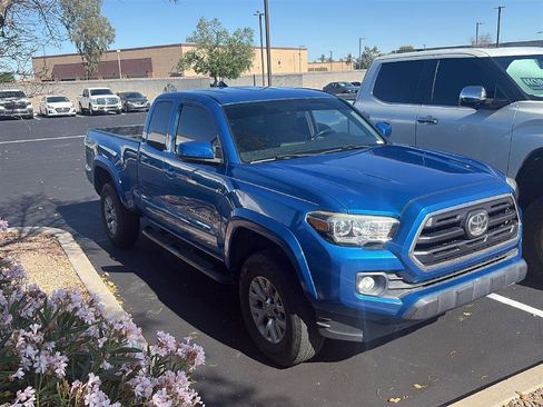 Used 2018 Toyota Tacoma SR5 image 2