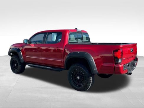 Used 2018 Toyota Tacoma SR w/ SR Convenience Package AWD/4WD image 4