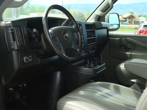 Used 2022 Chevrolet Express 3500 w/ Driver Convenience Package RWD image 7