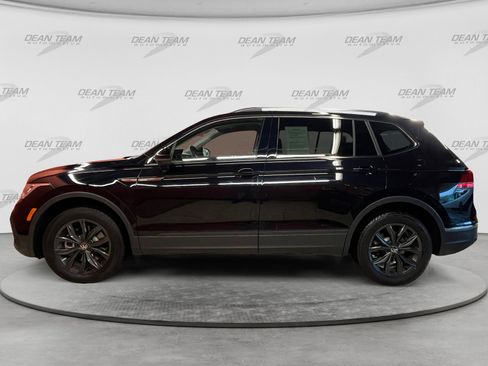 Certified 2024 Volkswagen Tiguan SE FWD image 4
