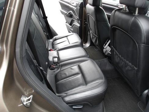 Used 2013 Porsche Cayenne image 12