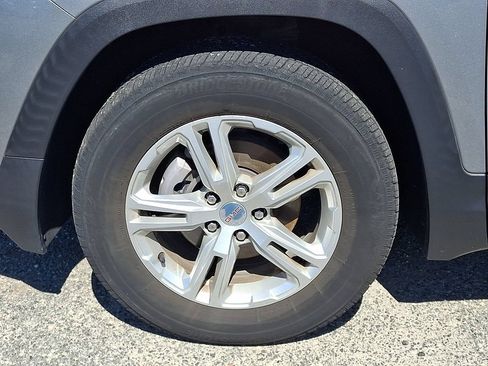 Used 2023 GMC Terrain SLE AWD/4WD image 5
