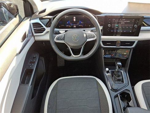 New 2025 Volkswagen Taos SE image 8