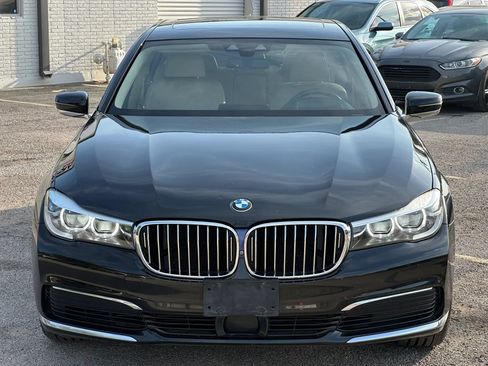 Used 2019 BMW 740i w/ Executive Package RWD image 9