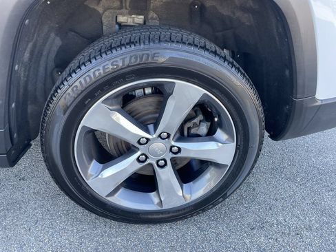 Certified 2021 Jeep Grand Cherokee L Limited AWD/4WD image 10
