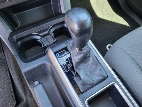 Used 2020 Toyota Tacoma SR5 w/ SR5 Appearance Package (SM) image 24