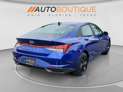 Used 2023 Hyundai Elantra SEL w/ Cargo Package FWD image 6
