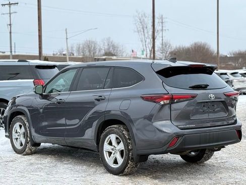 Used 2024 Toyota Highlander LE image 36