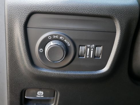 Used 2022 Jeep Grand Cherokee L Laredo AWD/4WD image 17