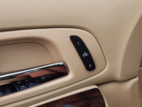 Used 2014 Cadillac Escalade Premium AWD/4WD image 18