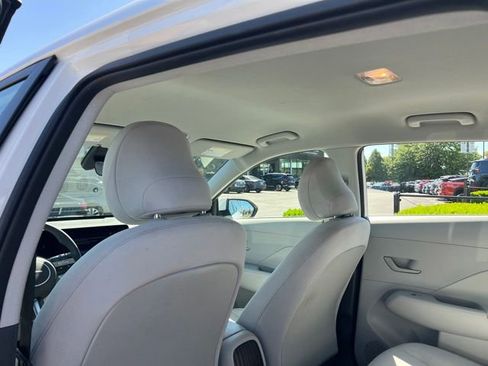 Certified 2025 Hyundai Kona SE AWD/4WD image 11