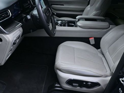 Used 2022 Jeep Wagoneer Series III w/ Flexible Seating Group AWD/4WD image 18
