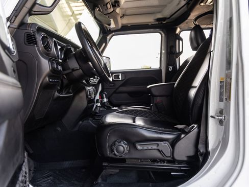 Used 2022 Jeep Wrangler Unlimited Sahara AWD/4WD image 18