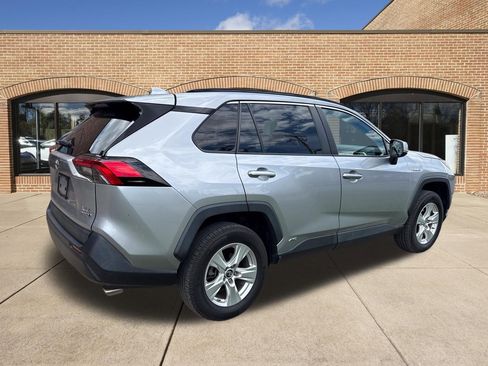 Used 2019 Toyota RAV4 XLE w/ Convenience Package AWD/4WD image 3