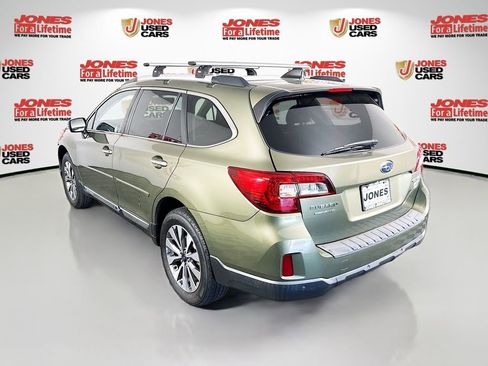Used 2017 Subaru Outback 2.5i Touring image 2