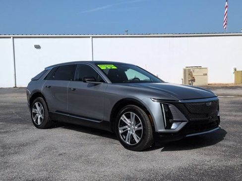 Used 2024 Cadillac Lyriq Tech RWD image 2