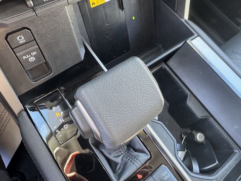 Used 2023 Toyota Sequoia Limited image 31