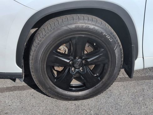 Used 2023 Toyota Highlander L image 32