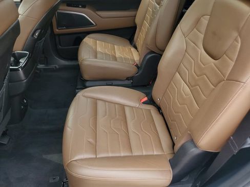 Used 2022 Kia Telluride SX w/ SX Prestige Package AWD/4WD image 12