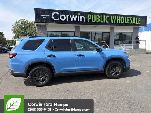 Used 2025 Honda Pilot TrailSport image 5