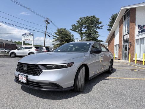 Used 2025 Honda Accord Sport image 2