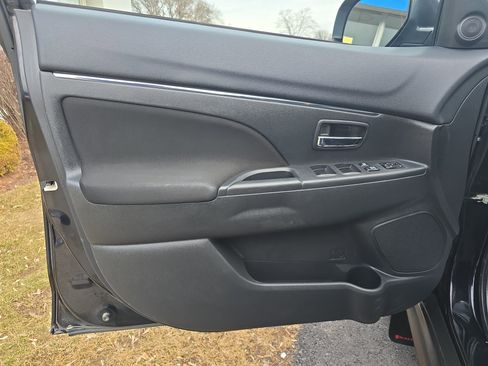 Used 2017 Mitsubishi Outlander Sport SE image 16