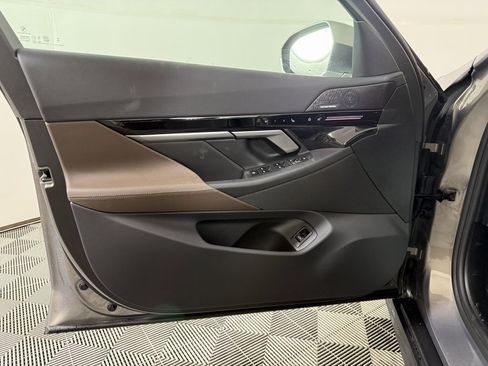 New 2025 BMW 530i xDrive image 18