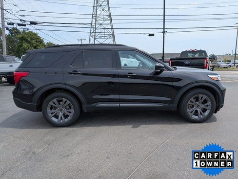 Certified 2023 Ford Explorer XLT w/ Equipment Group 202A AWD/4WD image 3