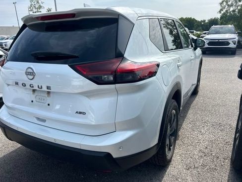 Used 2025 Nissan Rogue SV AWD/4WD image 3