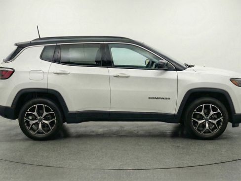 Used 2025 Jeep Compass Limited image 11