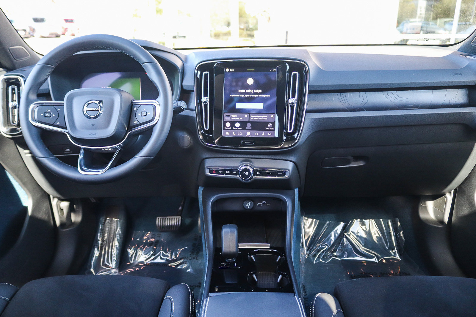 Used 2023 Volvo XC40 Recharge Plus w/ Protection Package Premier AWD/4WD image 14