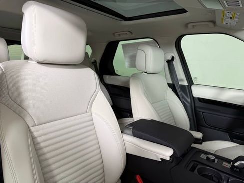 Certified 2025 Land Rover Discovery S image 37