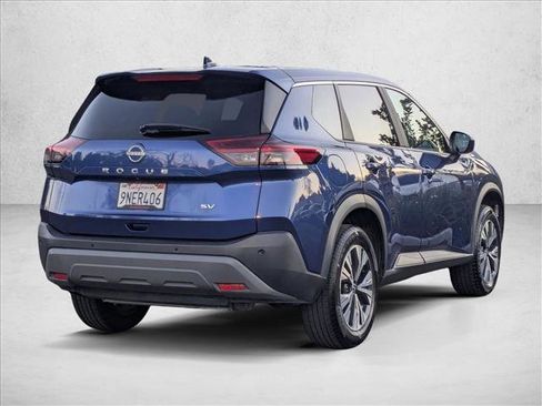 Used 2023 Nissan Rogue SV image 5