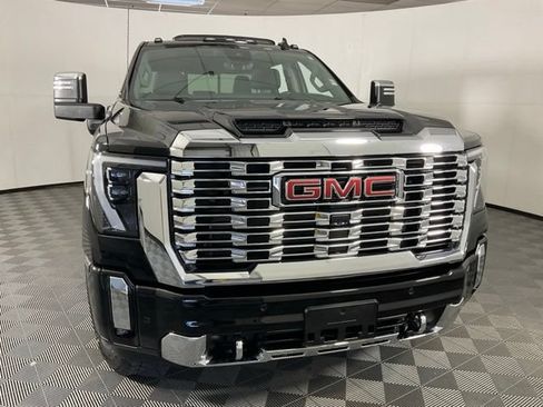 Used 2025 GMC Sierra 2500 Denali w/ Denali Reserve Package AWD/4WD image 10