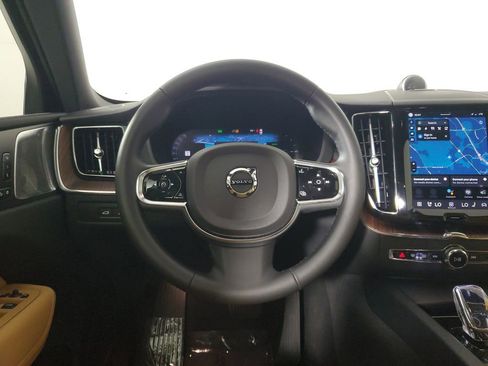 Used 2024 Volvo XC60 T8 Ultimate w/ Climate Package AWD/4WD image 18