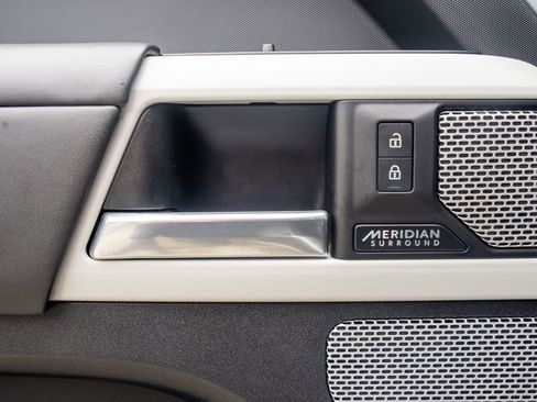 Used 2023 Land Rover Defender 130 SE AWD/4WD image 40