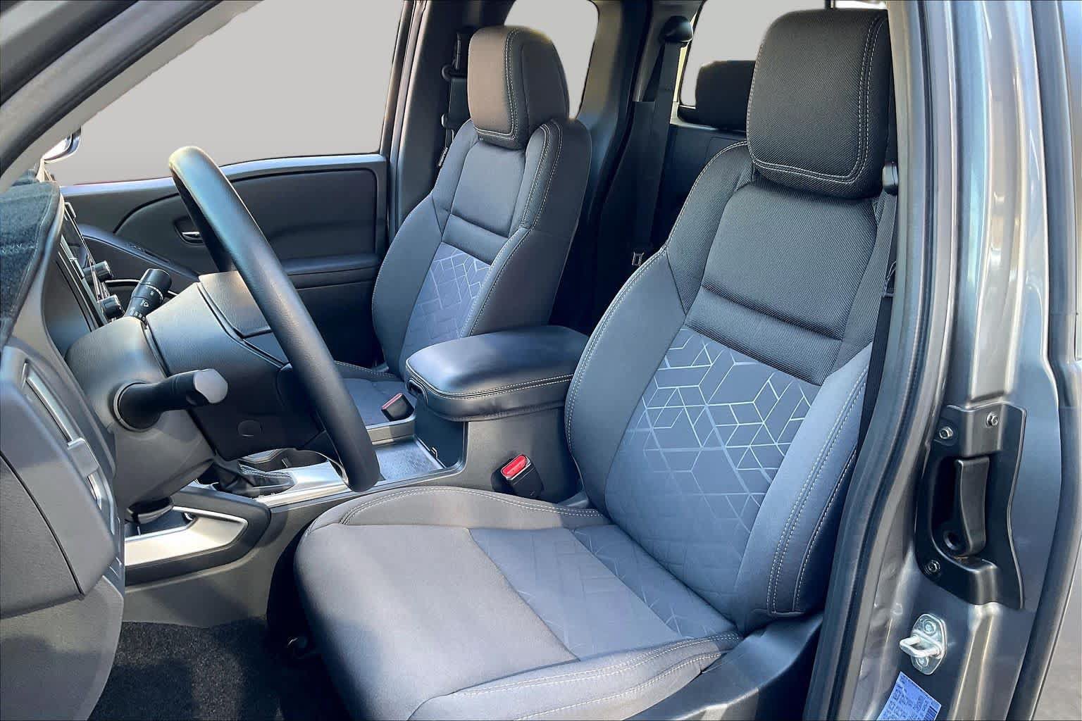 Used 2025 Nissan Frontier SV RWD image 9