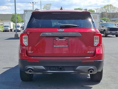 Used 2023 Ford Explorer XLT w/ Equipment Group 202A image 8