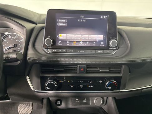 Used 2025 Nissan Rogue S image 13