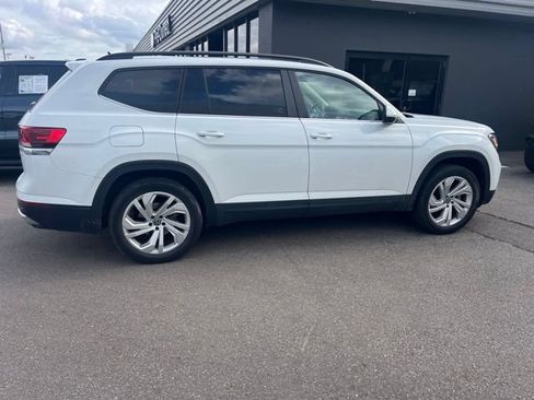 Used 2023 Volkswagen Atlas SE w/ Panoramic Sunroof Package AWD/4WD image 3