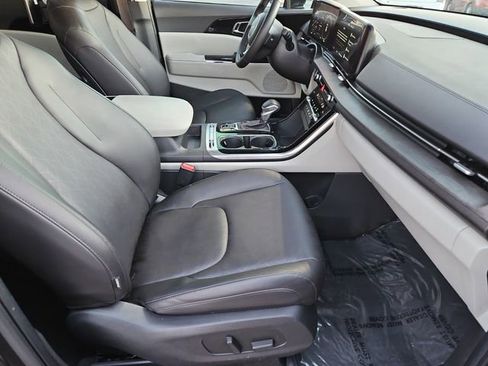 Used 2024 Kia Carnival SX image 19