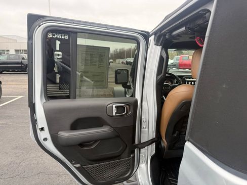 Used 2023 Jeep Gladiator Rubicon w/ Cold Weather Group image 40