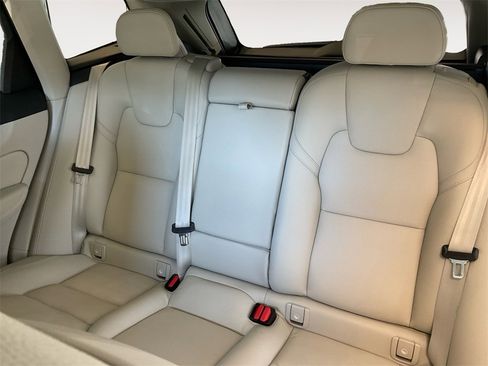 Certified 2024 Volvo XC60 B5 Plus image 13