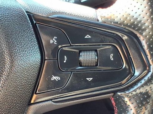 Used 2025 Chevrolet Trax RS w/ Sunroof Package FWD image 27