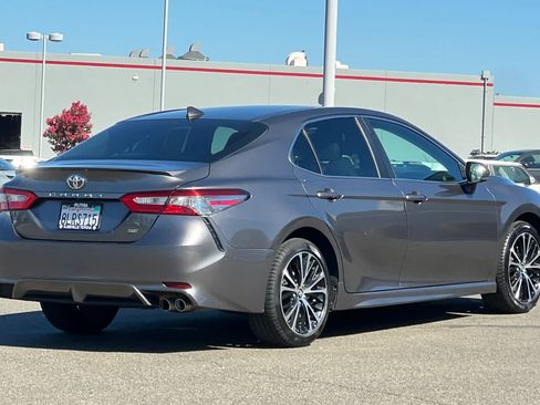 Certified 2019 Toyota Camry SE w/ Convenience Package FWD image 2