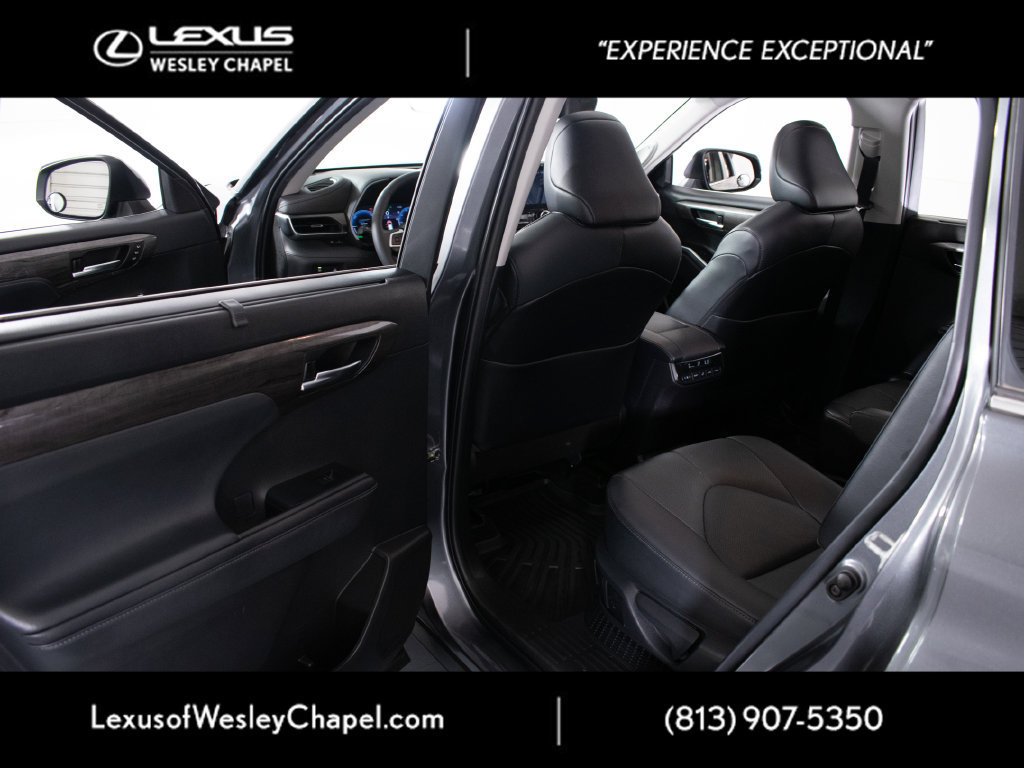 Used 2023 Toyota Highlander Limited FWD image 14