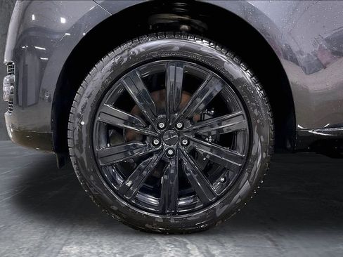 New 2026 Land Rover Range Rover SE image 13